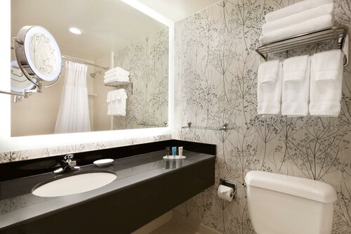 Crowne Plaza Crystal City-Washington, D.C. by IHG, Забронировать Отель Арлингтон Washington DC Metropolitan area
