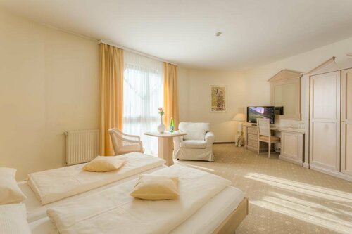 Kurhotel Leonardo, Rezervați Hotel Hoteluri în Waldviertel cu piscină, Piscină