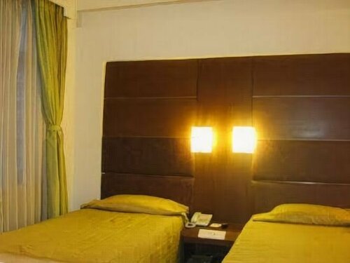 The Senator Hotel, Забронировать Отель Отели Калькутты 4 звезды, 4*