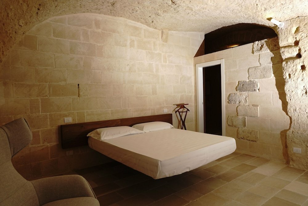 Aque cave