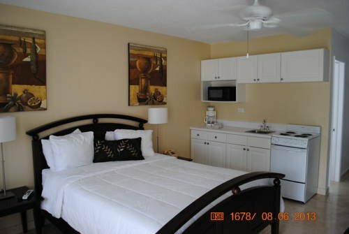 Wave Beach Vacation Rentals, Забронировать Отель Помпано-Бич Broward County, рядом с Diamond Strike