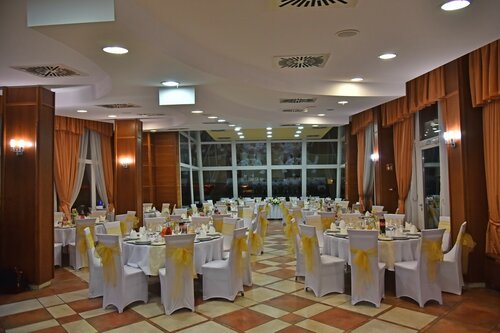 Amstel Hattyú Fogadó és Amstel Cafe & Restaurant, Réserver Hôtel Győr 