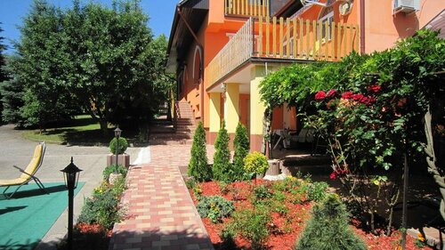 Villa Alexandr, Book Villa Hoteller i Western Transdanubia med parkering, Parkering