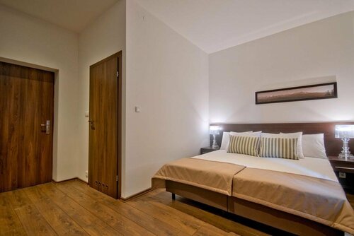 Dw Sienkiewiczowka, Book Hotel Zakopane 