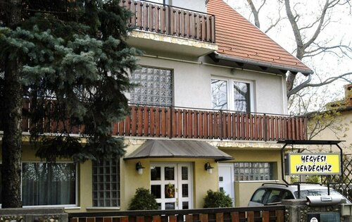 Hegyesi Vendégház, Book Hotel Hoteller i Godollo med pool, Swimmingpool