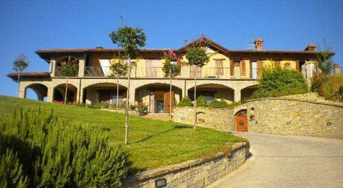 Agriturismo Al Castle, Buchen Sie Bauernhof Hotels in Montabone mit Parkplatz, Parkplätze