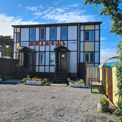 Медведь, Забронировать Гостевой дом Отели Сахалинской области с парковкой, Парковка