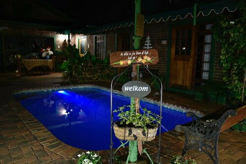 Kleine Eden, Boek Hotel Bloemfontein Free State