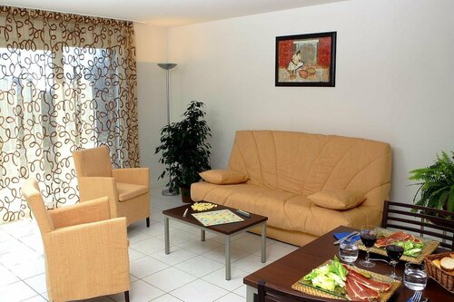Garden & City Clermont-Ferrand - Gerzat, Забронировать Отель Жерза Пюи-де-Дом
