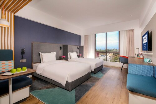 Holiday Inn Express Chengdu East by IHG, Rezerwuj Hotel Hotele w Chengdu z Parkingiem, Parking