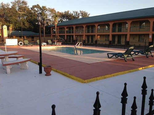Super 8 by Wyndham Pensacola NAS Area, Buchen Sie Gasthaus Brent USA