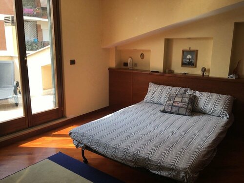 JFK b & b, Забронировать Отель «постель и завтрак» Чампино Кастелли Романи, рядом с Железнодорожная станция Чампино