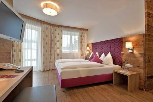 Hotel Tiroler Stuben, Забронировать Отель Отели Вергль с парковкой, Парковка