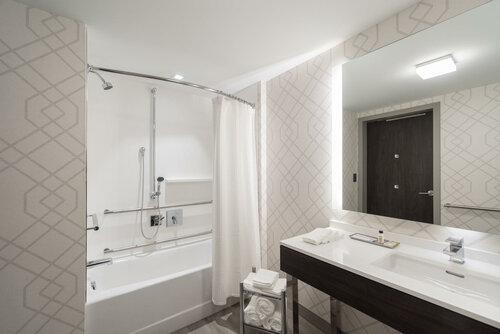 Holiday Inn Boston Logan Airport - Chelsea, Забронировать Отель Отели Boston Metropolitan Area с парковкой, Парковка