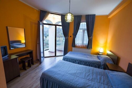 Kris Hotel, Забронировать Отель Отели Смоляна с завтраком, Завтраки