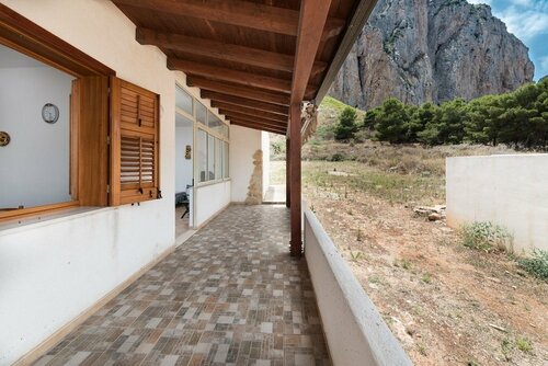 Casa Laura di fronte la Tonnara, Забронировать Отель Отели Сан-Вито-Ло-Капо с парковкой, Парковка