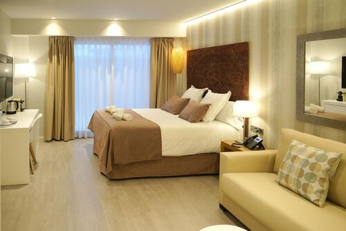 Serennia Fira Gran Via Exclusive Rooms, Забронировать Отель Отели Барселоны с парковкой, Парковка