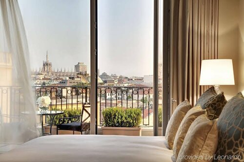 Palazzo Parigi Hotel & Grand Spa - LHW, Забронировать Курортный отель Отели Милана с бассейном, Бассейн