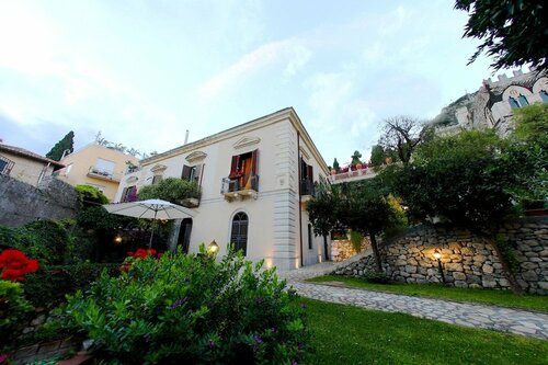 Villa Mazzei, Забронировать Вилла Таормина Побережье Таормины, рядом с Железнодорожный вокзал Таормина – Джардини Наксос