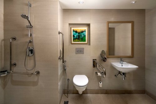 Holiday Inn Agra MG Road an IHG Hotel, Забронировать Отель Отели Агры с бассейном, Бассейн