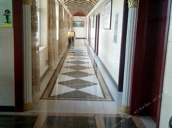 Huarong Tourist Hotel
