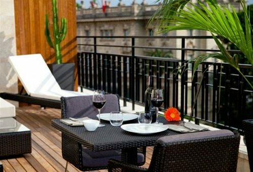 Berg Luxury Hotel, Забронировать Отель Отели Рима с парковкой, рядом с Колонна Марка Аврелия, Парковка