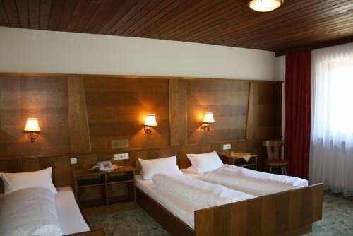 Hotel Neuwirt, Забронировать Отель Отели Финкенберг с парковкой, Парковка