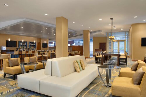 Hilton Baltimore BWI Airport, Buchen Sie Hotel Hotels in Linthicum Heights mit Pool, Schwimmbad