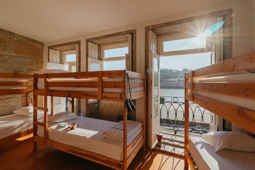 Happy Porto Hostel, Забронировать Апартаменты/квартира Cedofeita / Santo Ildefonso / Se / Miragaia / Sao Nicolau e Vitoria Порту, рядом с Площадь Рибейра