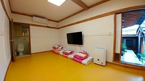Hyosunjae Hanok Guesthouse, Забронировать Гостевой дом Гостевые дома Сеула, рядом с Галерея «Карам», Гостевой дом