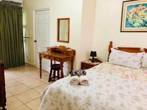 Green Lantern Inn, Book Hotel Van Reenen 