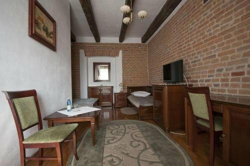 Hotel Restauracja Pod Parowozem, Забронировать Отель Островец-Свентокшиский 