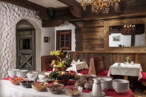 Hotel Höhlenstein, Забронировать Отель Отели Тироля с парковкой, Парковка