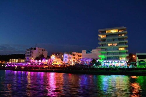 Hotel Marfil, Забронировать Отель Отели Сан-Антонио-Абад с парковкой, рядом с Пляж Cala Gracio, Парковка