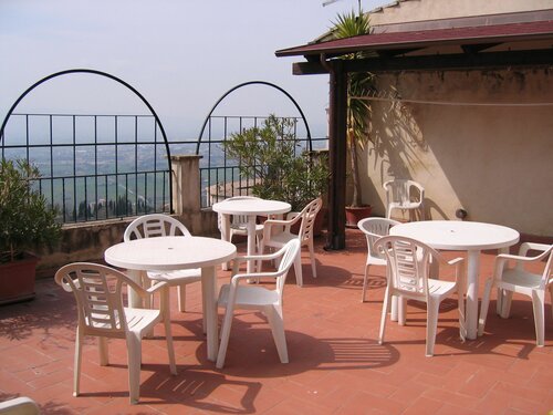 Hotel Sole, Забронировать Отель Отели в центре Ассизи с завтраком, отели в центре Ассизи с завтраком