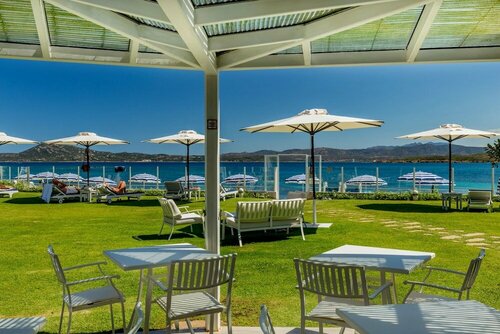 The Pelican Beach Resort & SPA — только для взрослых, Забронировать Курортный отель Ольбия Изумрудный берег, рядом с Пляж Пелликано