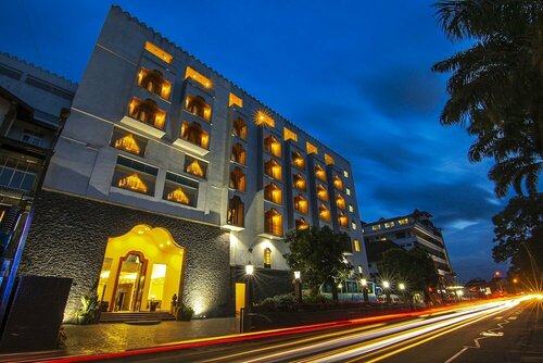 Отель Royal Kandyan, Забронировать Отель Отели Канди 4 звезды, 4*