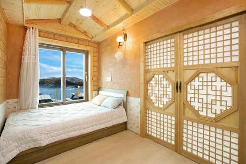 Tongyoung Blue House Spa Pension, Забронировать Отель Отели Кёнсан-Намдо с бассейном, Бассейн