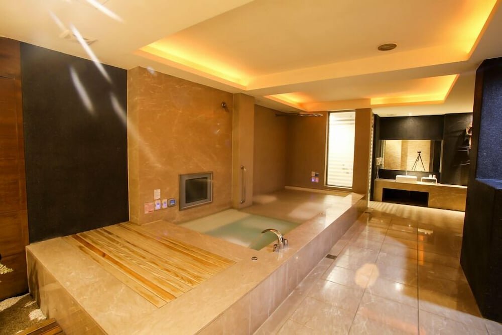 Hip Spa Motel