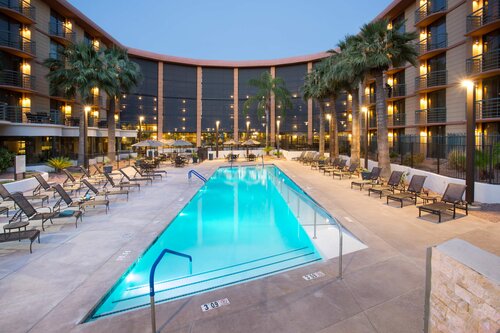Embassy Suites by Hilton Phoenix Biltmore, Забронировать Отель Кемелбэк-Ист Финикс
