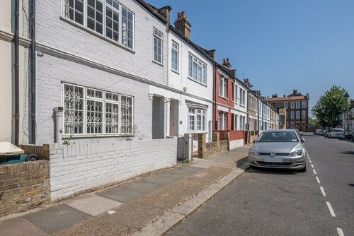 Luxury 3 Bedroom 2 Bathroom House Fulham, Забронировать Отель Отели Большого Лондона с парковкой, Парковка