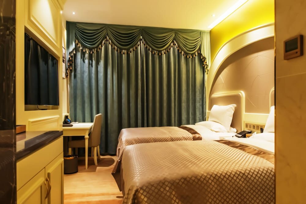 Center Hotel