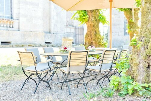 Château de Moncley, Book Hotel Hoteller i Burgund med parkering, Parkering