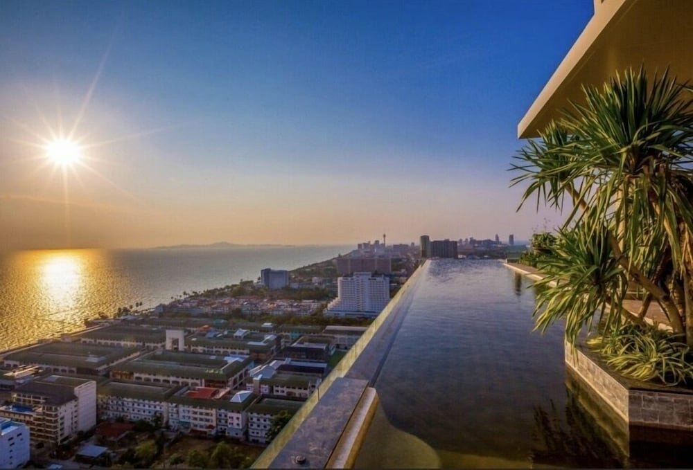 The Riviera Jomtien with View
