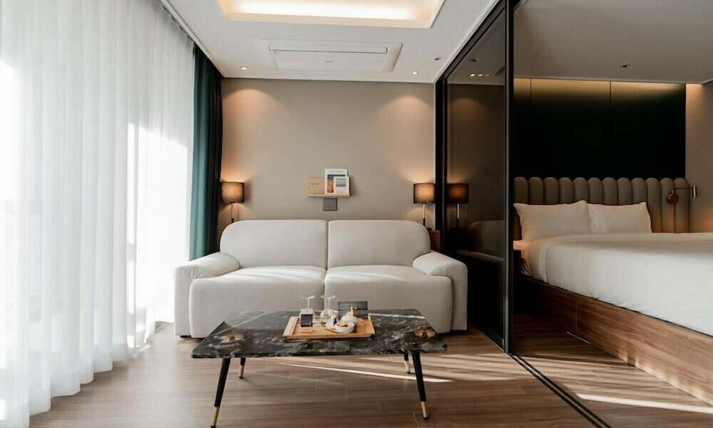 Cotice Ambassador Hotel