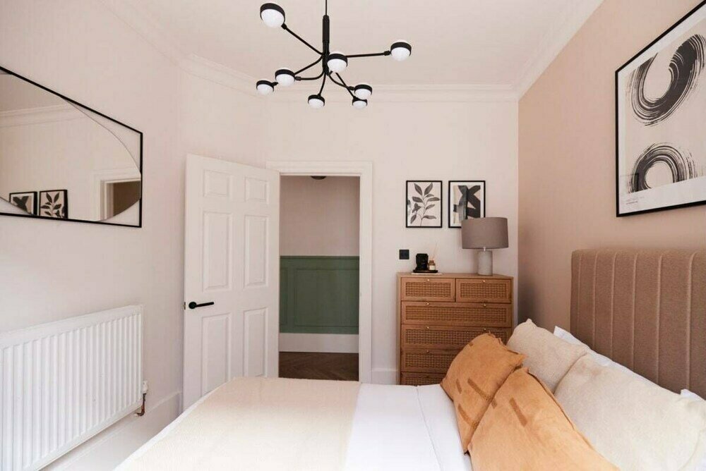 The Elmfield Road Wonder - Dazzling 2Bdr Flat