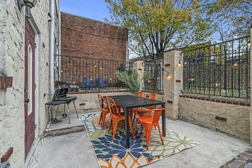 Charming Historic Gem Heart of Philly 2B, Забронировать Апартаменты/квартира Филадельфия Philadelphia Metropolitan Area