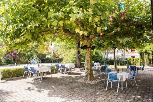 Hotel Restaurant Neuhaus, Забронировать Отель Hertenstein Ааргау