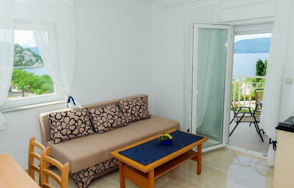 Ljuba - in Center & Close to the Beach - A2