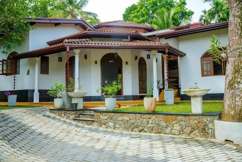 Villa Kumana, Забронировать Вилла Отели Округа Галле с парковкой, Парковка